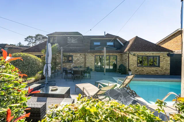 Sandy Lane, Farnham, GU10