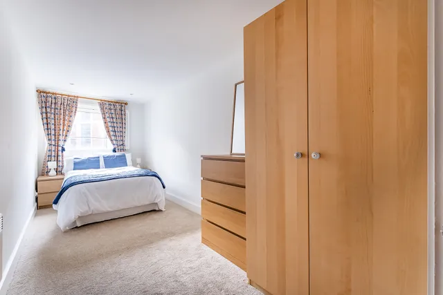 Vauxhall Bridge Road, London, SW1V