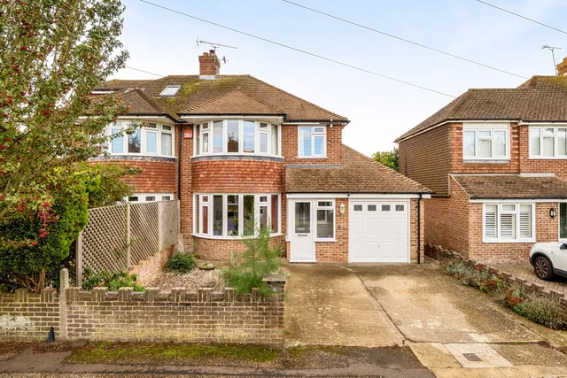 Willowbed Drive, Chichester, PO19