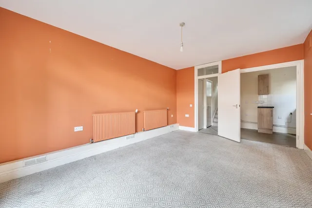 Rathcoole Gardens, London, N8