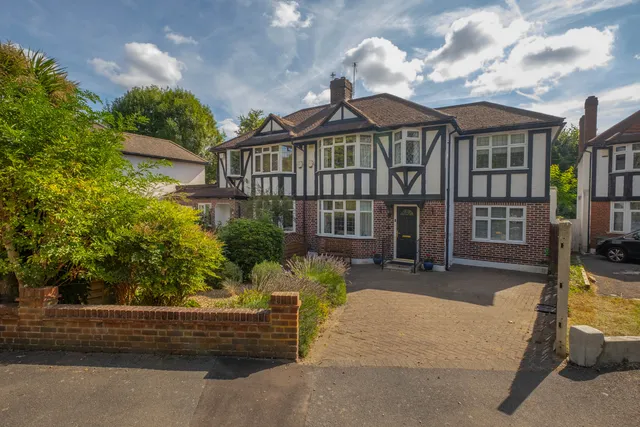 Westcoombe Avenue, London, SW20