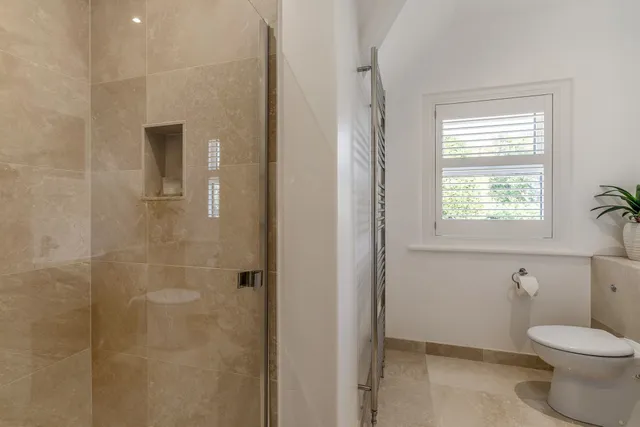 Avenue Road, Farnborough, GU14
