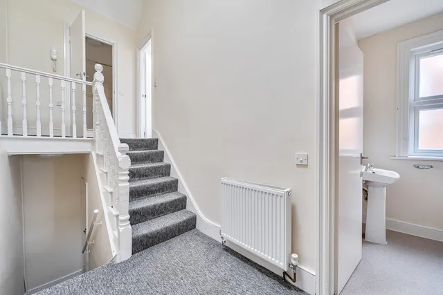 Rathcoole Gardens, London, N8