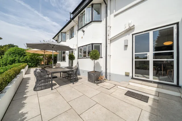 Esher Place Avenue, Esher, KT10