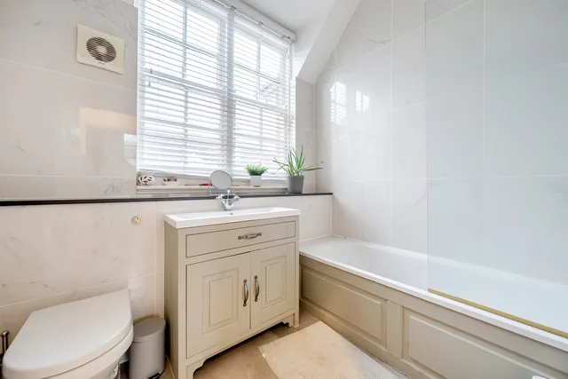 Bluecoats Avenue, Hertford, SG14