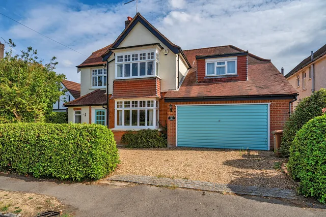 York Road, Farnham, GU9