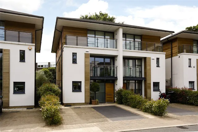 Whitelands Crescent, LONDON, SW18