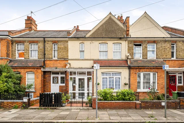 Hewitt Avenue, London, N22