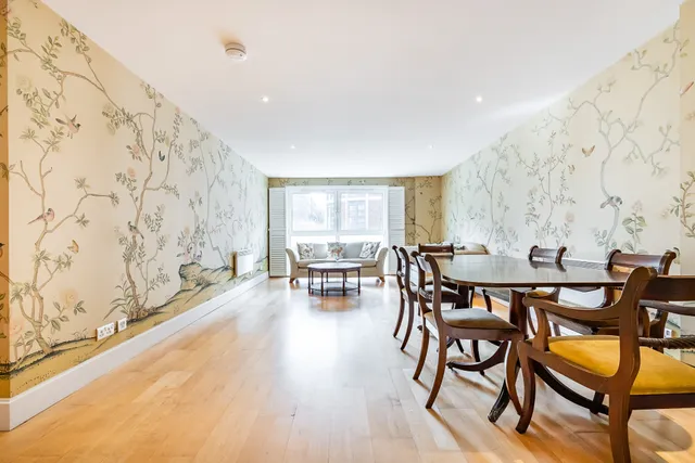 Vauxhall Bridge Road, London, SW1V