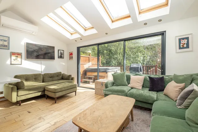Enmore Gardens, London, SW14