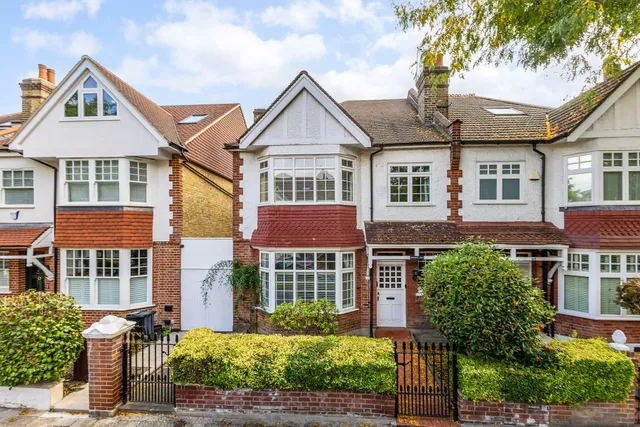 Airedale Avenue, London, W4