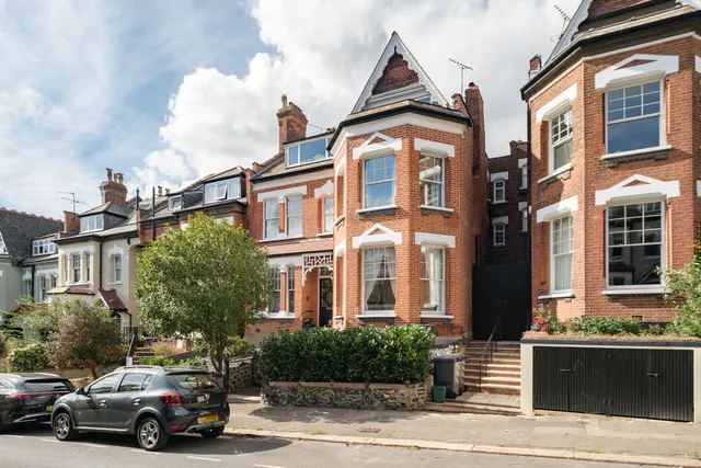 Church Crescent, London, N10