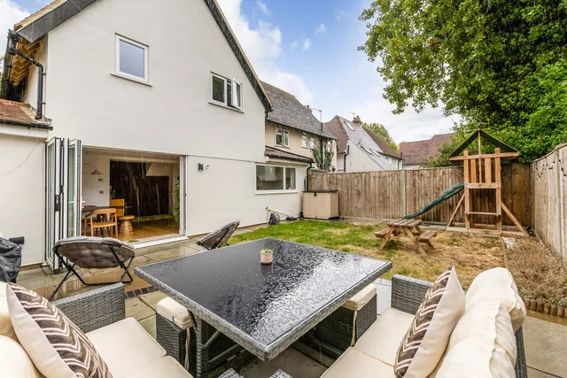 Connaught Road, Teddington, TW11