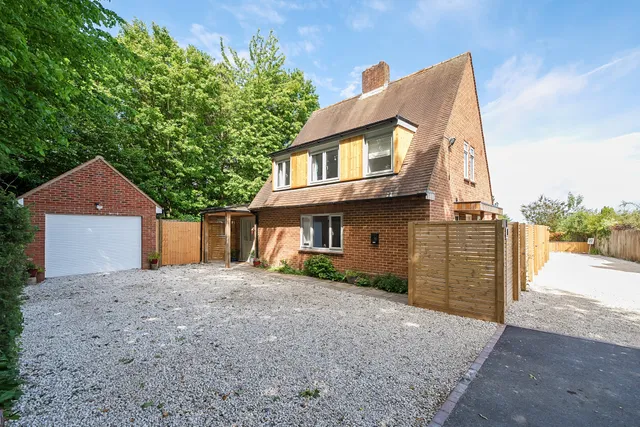 Halls Farm Close, Winchester, SO22