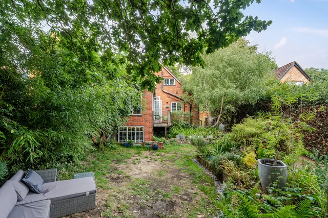 Woodlands Lane, HASLEMERE, GU27