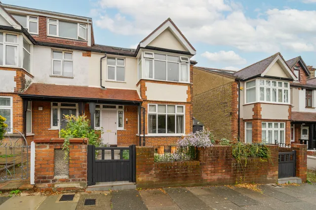 Highview Road, Ealing, W13