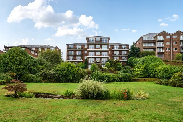Oatlands Drive, Weybridge, KT13