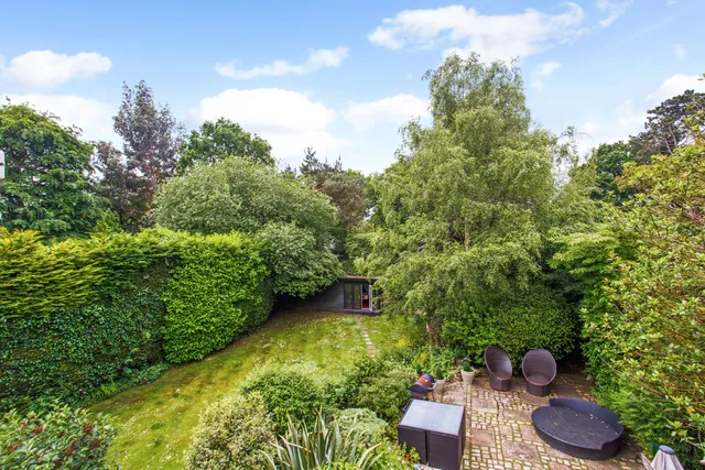California Lane, Bushey, WD23