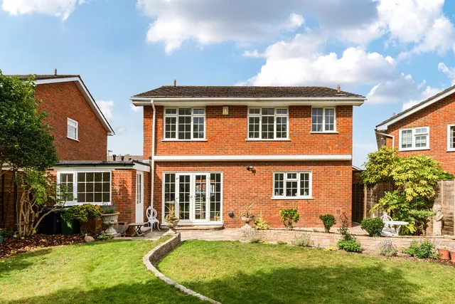 Fir Tree Close, Epsom, KT17