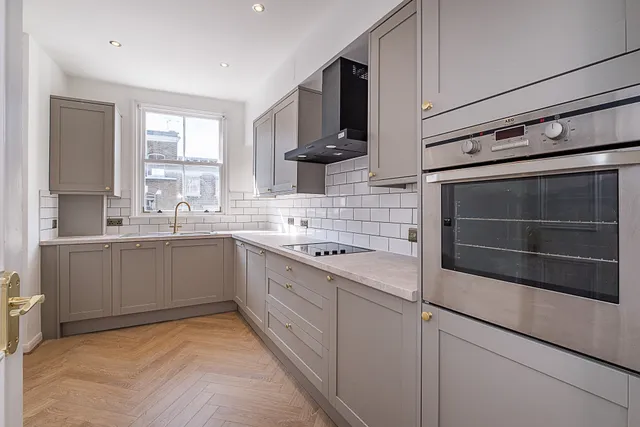Lambourn Road, London, SW4