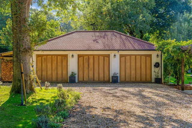 Hascombe Road, Godalming, GU8
