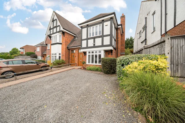 Bowers Way, Harpenden, AL5