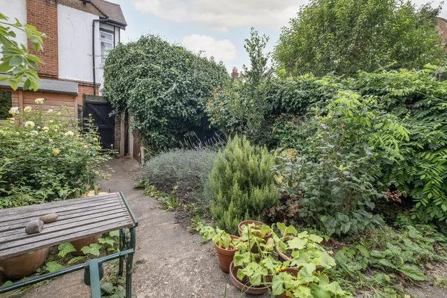 Mortlake High Street, London, SW14