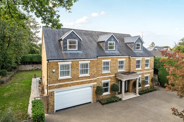 Benfleet Close, Cobham, KT11