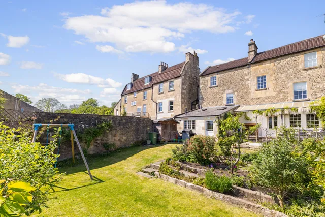 London Road West, Bath, BA1