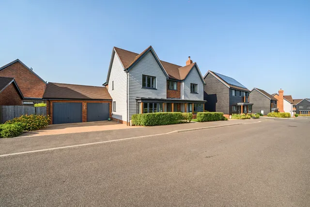 Cordingley Drive, Pease Pottage, RH11