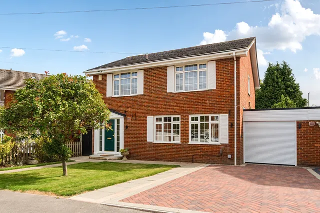 Fir Tree Close, Epsom, KT17