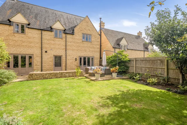 Griffiths Close, Cirencester, GL7