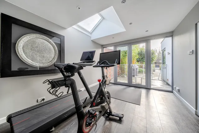 Cricketfield Road, Horsham, RH12