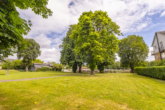 Manor Road, Teddington, TW11
