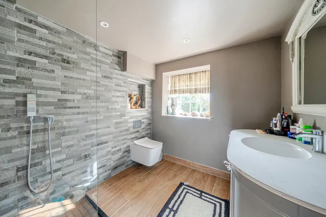 Crondall Lane, Farnham, GU9