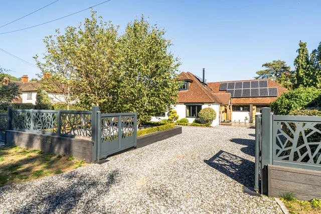 Sandy Lane, Farnham, GU10