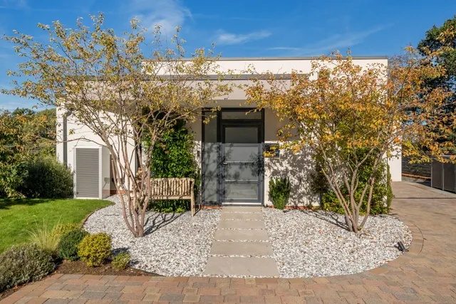 Peace Meadow Close, Lower Bourne, Farnham, GU10