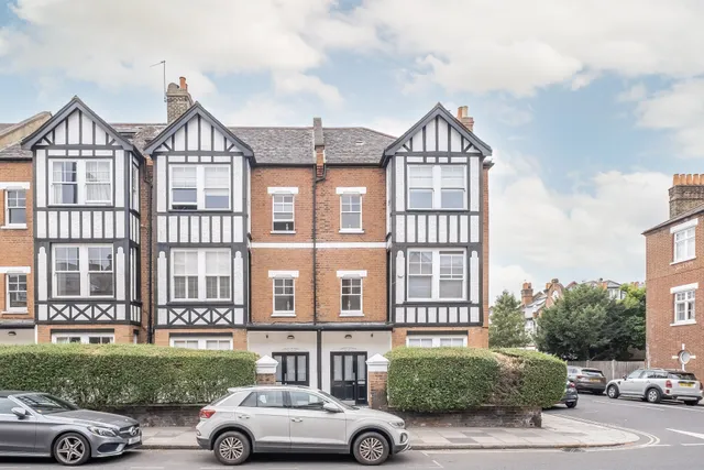 Mortlake High Street, London, SW14