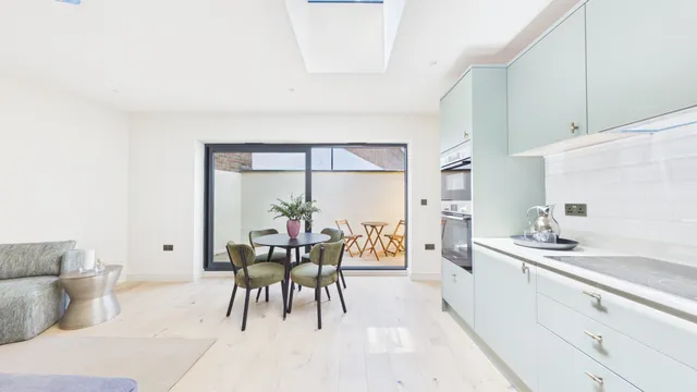 Brixton Hill, London, SW2