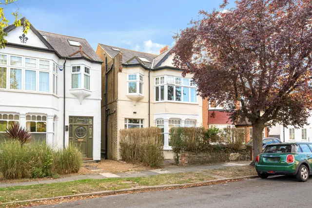Queens Avenue, Whetstone, N20