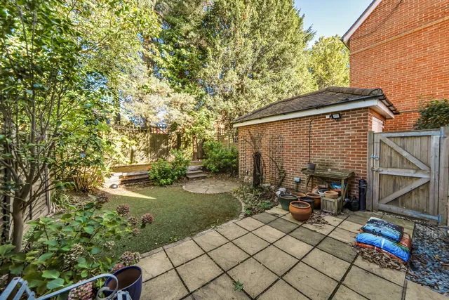 Fitzroy Place, Reigate, RH2