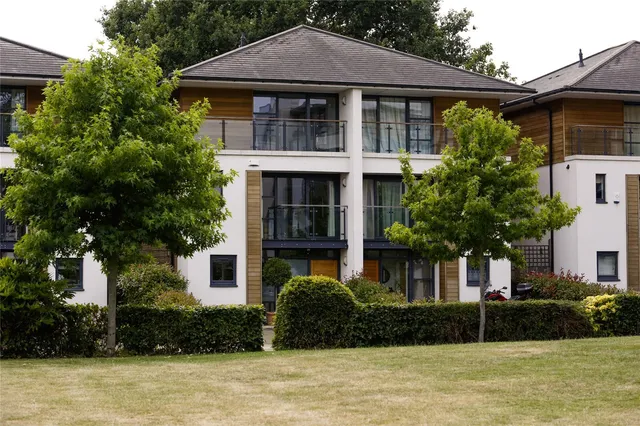Whitelands Crescent, LONDON, SW18
