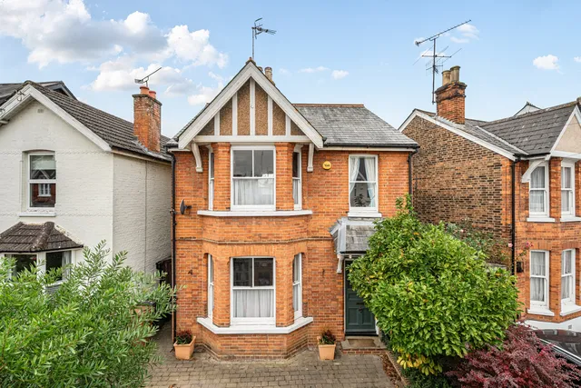 Fengates Road, Redhill, RH1