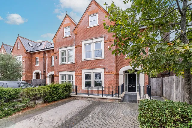 Arterberry Road, London, SW20