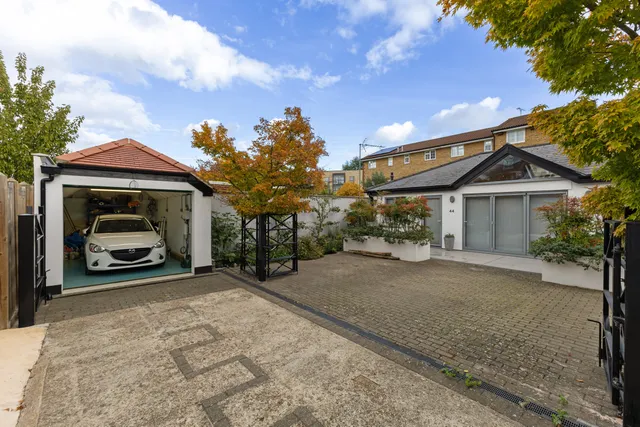 Southfield Road, London, W4