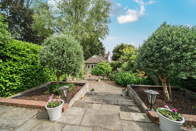 High Park Road, Farnham, GU9