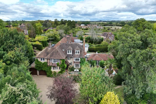 Crondall Lane, Farnham, GU9