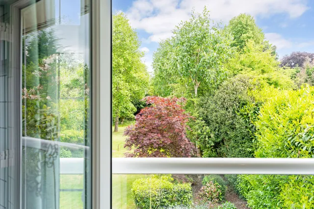 Hale House Lane, Churt, Farnham, GU10
