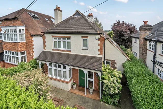 High Park Road, Farnham, GU9