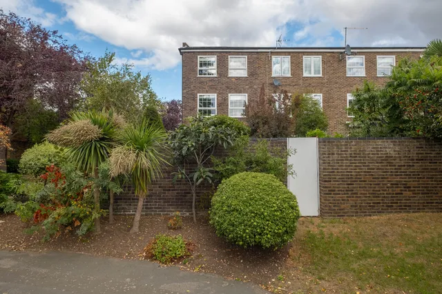 Wellesley Road, Twickenham, TW2